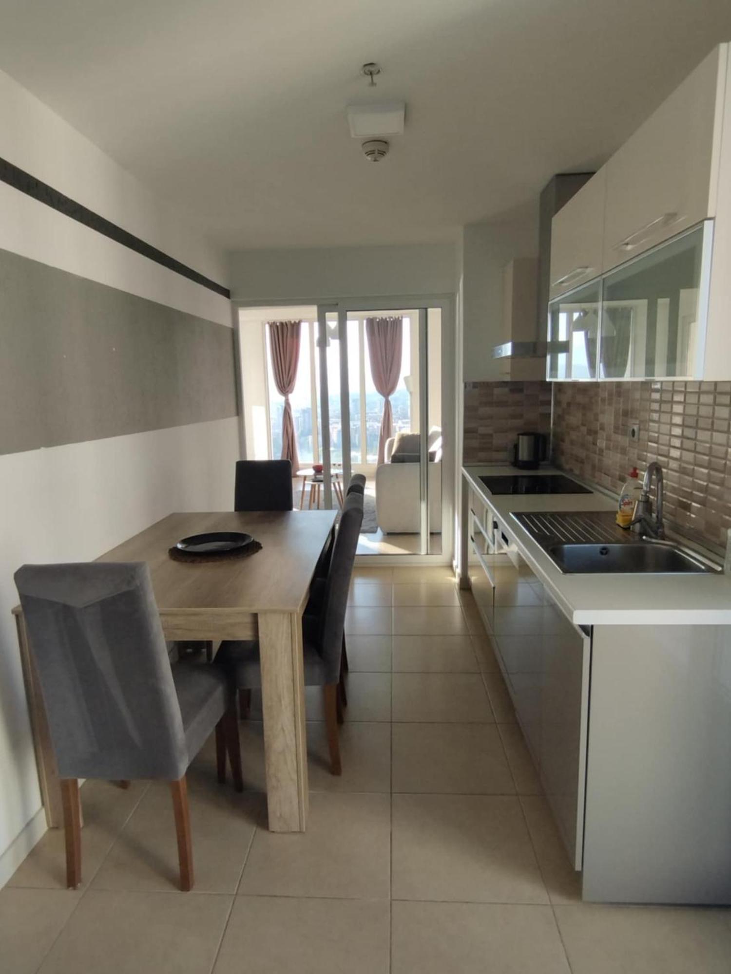 Skopje Sky City 19Th Floor Twin & 12Th Floor & 25Th & 33 Floor Apartments & With Pool & Spa & Gym & Parking Included In Price Eksteriør bilde