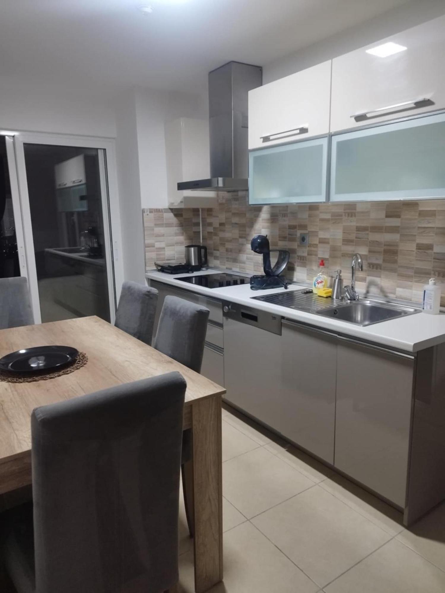 Skopje Sky City 19Th Floor Twin & 12Th Floor & 25Th & 33 Floor Apartments & With Pool & Spa & Gym & Parking Included In Price Eksteriør bilde